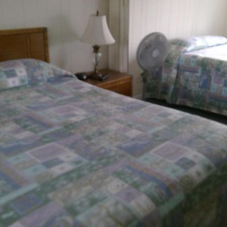 Village Green Motel Yarmouth Port Exterior foto